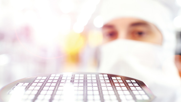 Cleanroom tech with wafer